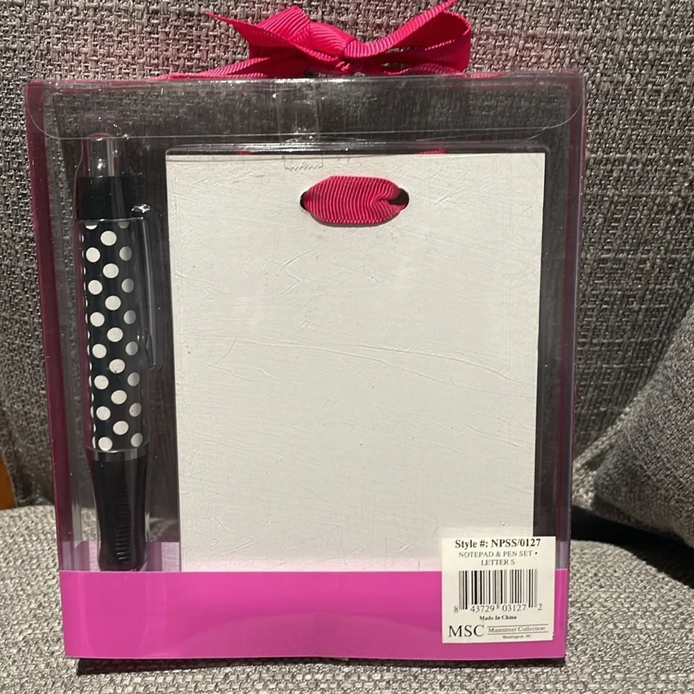 NWT notepad and pen set with “S”’